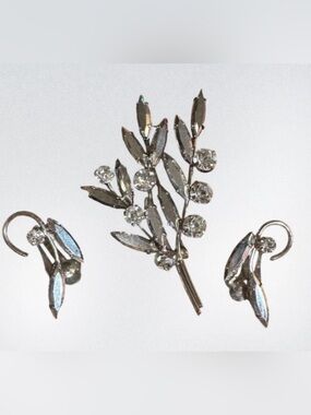 Vtg Rhinestone & Crystal Floral Brooch & Clip On Earring Set Silver Tone Austria